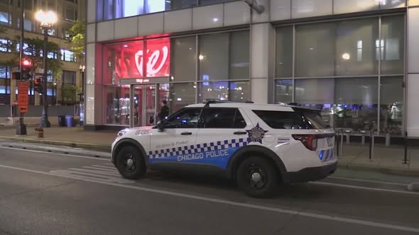 Downtown Chicago Stabbing; 25-Year-Old Man Injured in State Street Attack, Suspect in Custody, Chicago, Illinois, United States